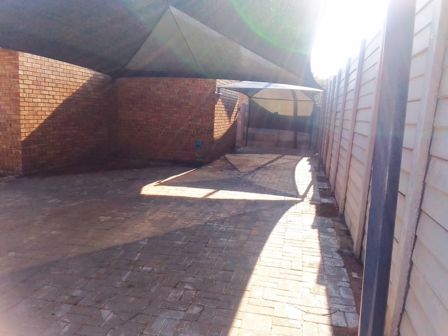 To Let 3 Bedroom Property for Rent in Bodorp North West